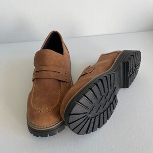 NWOB Women Brown Loafers Sz 42